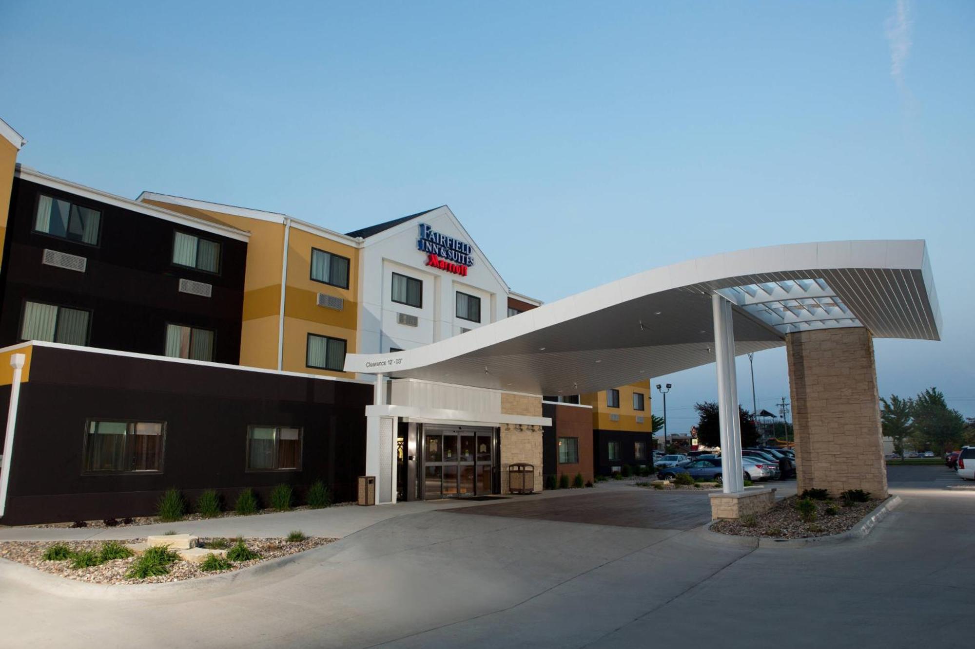 Fairfield Inn & Suites Burlington Exterior photo